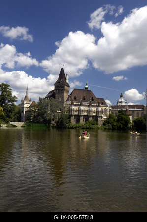 A Városligeti tó és a Vajdahunyad vára-stock-foto