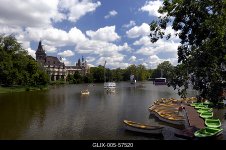 A Városligeti tó és a Vajdahunyad vára-stock-foto