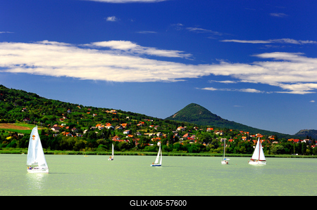 Vitorlások a Balatonon-stock-foto