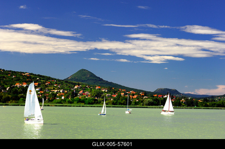 Vitorlások a Balatonon-stock-foto