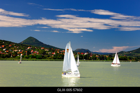 Vitorlások a Balatonon-stock-foto