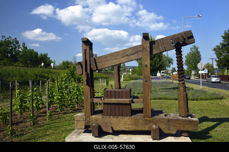 Régi szőlőprés Alsóörsön-stock-foto