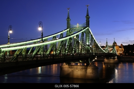 Budapest, Szabadság híd-stock-foto