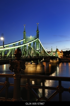 Budapest, Szabadság híd-stock-foto