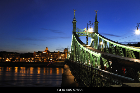 Budapest, Szabadság híd-stock-foto