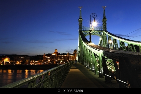 Budapest, Szabadság híd-stock-foto