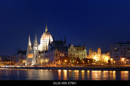 Budapest, az Országház (Parlament)-stock-foto