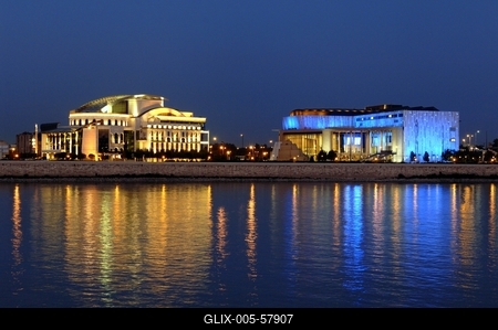 Budapest, a Nemzeti Színház és a Művészetek Palotája-stock-foto