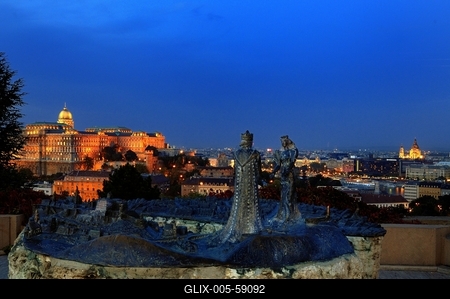 Budapest, Kilátókő-szobor a Gellért-hegyen-stock-foto