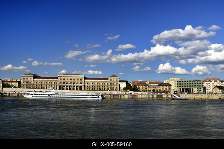 A Budapesti Corvinus Egyetem központi épülete-stock-foto