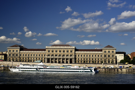 A Budapesti Corvinus Egyetem központi épülete-stock-foto