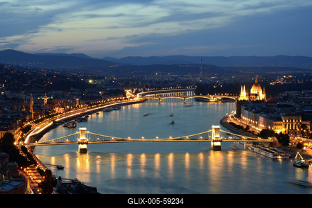 A Duna és a hidak látványa-stock-foto