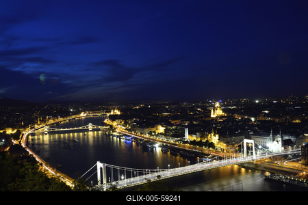 A Duna és a hidak látványa-stock-foto