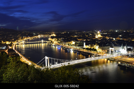 A Duna és a hidak látványa-stock-foto