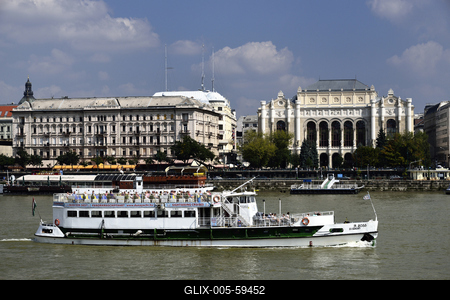 A Duna és a Pesti Vigadó-stock-foto