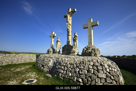 A bodajki kálvária 1736-ban készült. A három kereszt, valamint Mária és Szent János evangelista szobra a kálváriadombon áll.-stock-foto