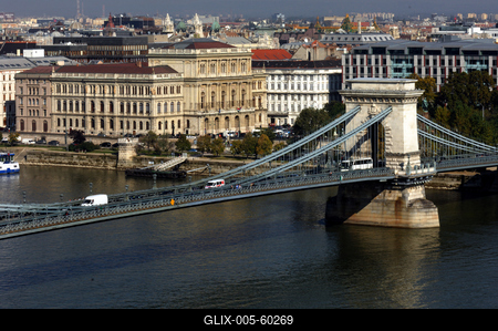 A Lánchíd és az MTA épülete-stock-foto