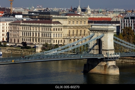 A Lánchíd és az MTA épülete-stock-foto