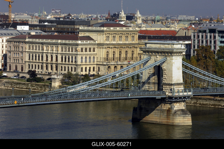 A Lánchíd és az MTA épülete-stock-foto