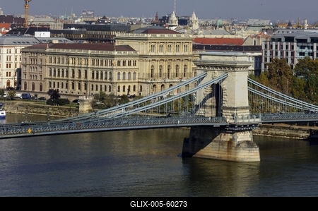 A Lánchíd és az MTA épülete-stock-foto
