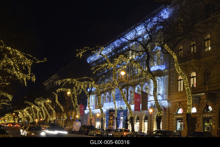 Karácsonyi díszkivilágítás az Andrássy úton-stock-foto