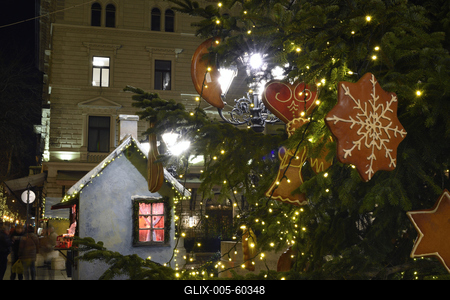 Karácsonyi díszkivilágítás a belvárosban-stock-foto