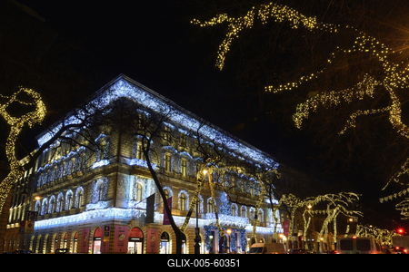 Karácsonyi díszkivilágítás az Andrássy úton-stock-foto