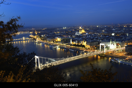 A Duna és a hidak látványa-stock-foto