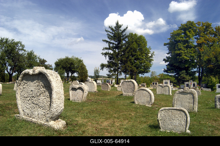 Balatonudvari, szív alakú sírkövek-stock-foto