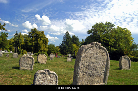 Balatonudvari, szív alakú sírkövek-stock-foto