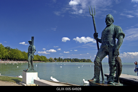 Balatonfüred, a halász és a révész szobra-stock-foto