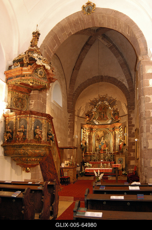 Felsőörsi prépostsági templom belső tere. A Balaton-környék legjelentősebb román-kori épülete a felsőörsi prépostsági templom.-stock-foto