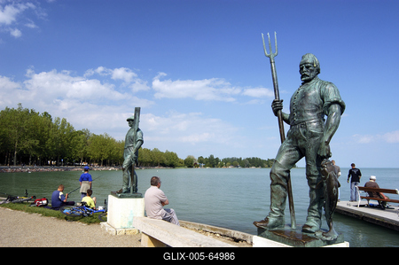Balatonfüred, a halász és a révész szobra-stock-foto