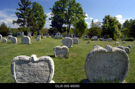 Balatonudvari, szív alakú sírkövek-stock-foto