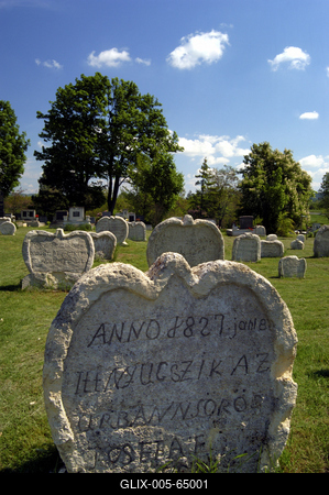 Balatonudvari, szív alakú sírkövek-stock-foto