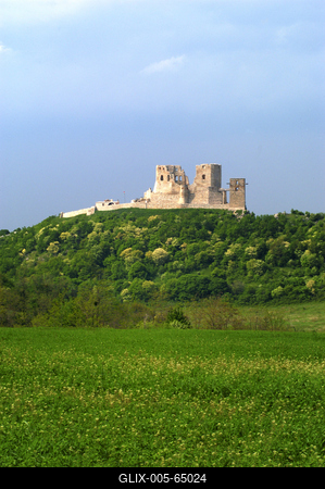 A Cseszneki Vár látványa a Bakony hegységben-stock-foto