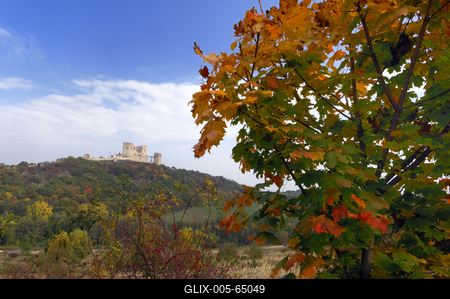 A Cseszneki Vár látványa a Bakony hegységben-stock-foto