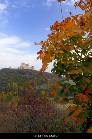 A Cseszneki Vár látványa a Bakony hegységben-stock-foto