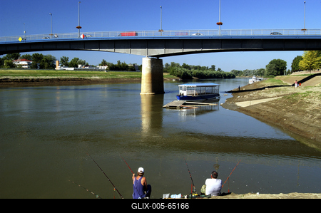 A szolnoki Tisza-híd-stock-foto