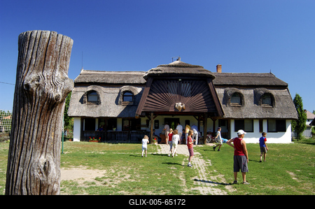 Tiszavárkonyi Népművészeti Alkotóház-stock-foto