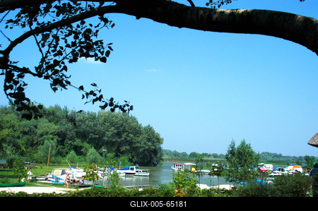 Tiszafüred, hajókikötő-stock-foto