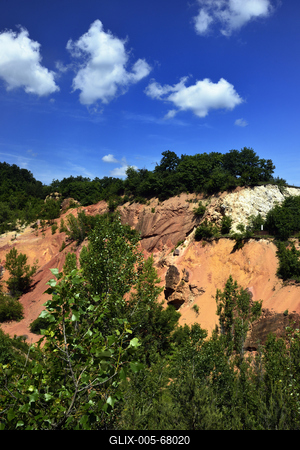 Az egykori bauxit bánya Gánt határában.-stock-foto
