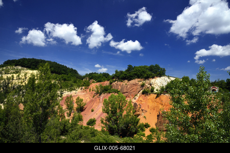 Az egykori bauxit bánya Gánt határában.-stock-foto