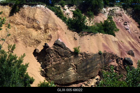 Az egykori bauxit bánya Gánt határában.-stock-foto