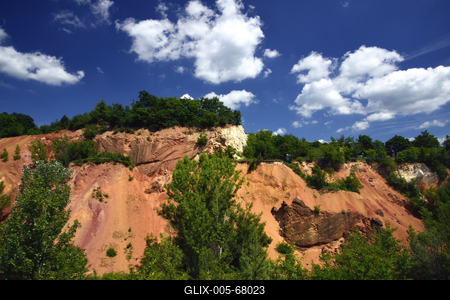 Az egykori bauxit bánya Gánt határában.-stock-foto