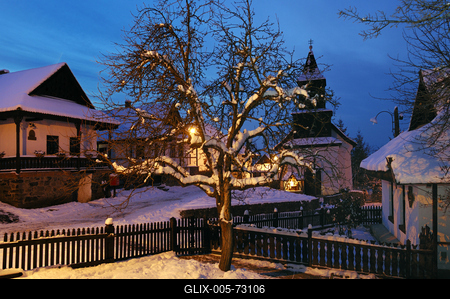 Hollókő-stock-foto