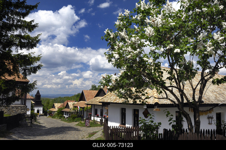 Hollókő-stock-foto