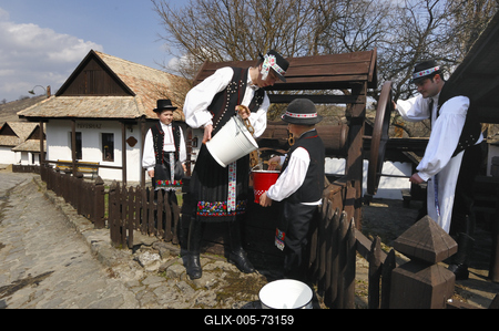 Hollókő-stock-foto