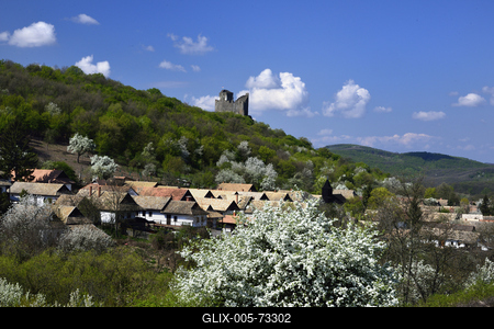 Hollókő-stock-foto