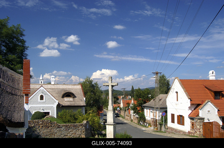 Salföld, hagyományos, népi építészetű lakóházak.-stock-foto